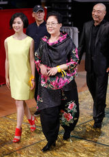 组图：大影节闭幕式 汤唯红裙知性王丽坤温婉