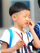 组图：足球梦萌娃军训遭虐 田源儿子崩溃爆哭