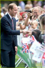 组图：凯特王妃被曝怀二胎 威廉独自出行展身手