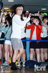 组图：《X战警》韩国试映 BEAST搞怪助阵