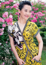 组图：许晴夏日烂漫登封面 俏皮不失优雅