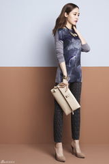 组图：韩星成宥利拍写真 展随性不羁魅力