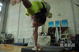 组图：杂技之路 孩子背井离乡汗泪相随