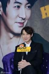 组图：神话JUNJIN来京 希望与赵薇再合作