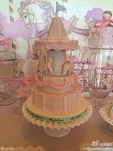 组图：吴佩慈爱女正面首曝光 百日宴范范出席