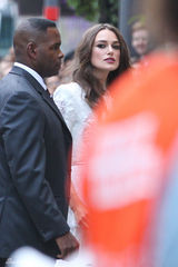 组图：《模仿游戏》亮相 卷福帅气凯拉-奈特莉美艳