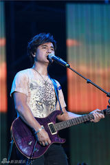 组图：番茄热波音乐节开启  动力火车掀大合唱