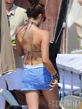 组图：麦当娜17岁女儿露酥胸 趁娘不在偷抽烟