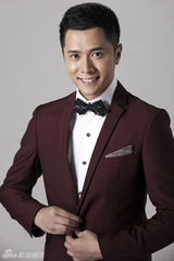 组图：李颖嘉初秋写真 儒雅气质阳光笑容