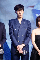 组图：朴有天李钟硕秀智等助阵《鸣梁》