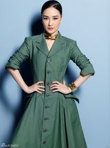 组图：孙宁拍摩登时尚大片 性感演绎女王范儿