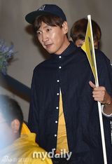 组图：《是爱情》赵寅成戴李光洙面具搞笑登场