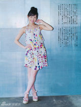 组图：AKB48渡边麻友变小清新文艺吉他少女