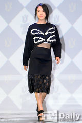 组图：韩星宣美出席发布会 超短裙秀性感