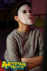 组图：金宇彬Tina合作新戏亲密互动玩自拍