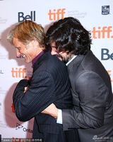 组图：“阿拉贡”莫腾森与导演背后位基情四射