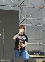 组图：索尼群星深圳草莓再受捧 隔壁团激情献唱