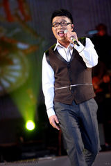 组图：庞龙首开个唱走清新范儿 翻唱致敬梁静茹