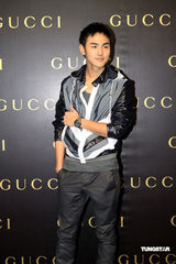 幻灯组图：阮经天苏有朋斗帅 “阔太”黄奕包裹严实