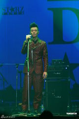 组图：方大同音乐会开幕 周柏豪连诗雅献唱