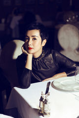 组图：蒋雯丽复古写真 重现赫本式俏皮