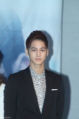 高清组图：宋慧乔透视装宣传新剧 赵仁成帅气