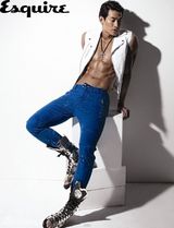 组图：韩国艺人郑锡元时尚写真露健硕肌肉