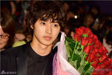 组图：玫瑰王子山崎贤人电影见面会粉丝尖叫