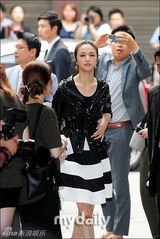 组图：汤唯EXO等出席首尔服装品牌发布会