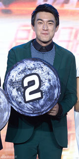 组图：《痞子2》赵又廷林更新上演“爱的抱抱”