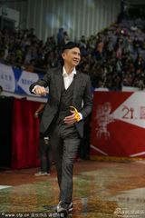 组图：大影节闭幕式 汤唯红裙知性王丽坤温婉