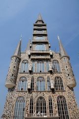 组图：石家庄现魔法学校城堡 引哈迷组团报考