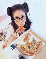 组图：程砚秋甜美写真 囧萌表情惹人爱