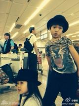 组图：儿童节萌娃当道！众星晒亲子照欢乐过节