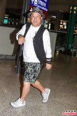 组图：众星峇里岛婚宴归来 曾志伟证实宾客自费