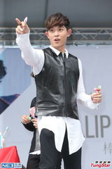 组图：敖犬开心回归 Lollipop不再四缺一