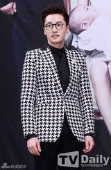 组图：《杜鹃之巢》张瑞希紫裙亮相 美貌不减