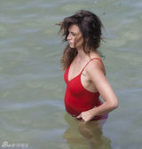 组图：佩内洛普-克鲁兹产后发福 激凸显肚腩