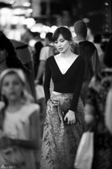 组图：施诗纽约街拍大气优雅上演夜幕繁华