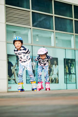 独家：汤镇业双胞胎女儿大甜大圆首曝光