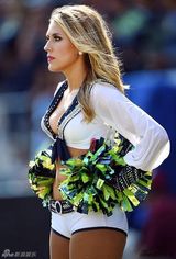 组图：美女拉拉队性感热舞 火辣诱人吸眼球