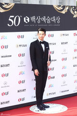 独家高清：又是一年百想红毯 众星云集争奇斗艳