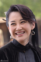 组图：抗战剧《来势凶猛》探班 许晴否认姐弟恋