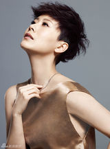 组图：海清干练洒脱 刚柔并蓄展现别致女人味