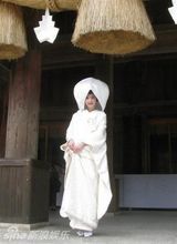 组图：佐佐木希新戏穿日本传统婚服美若天仙