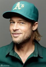 组图：布拉德-皮特拍运动写真 新郎官帅气挥棒