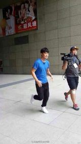 组图：中国版《跑男》杭州开拍 Angelababy邓超现身