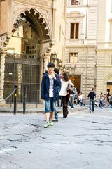 组图：张翰下岗李菲儿当导游 郑佩佩爱女探班