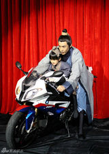 组图：陆毅贝儿古装齐亮相 另类扮相玩穿越