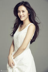 组图：蔡文静白裙写真 清新甜美笑容灿烂